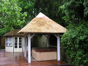 Nieuw rieten dak - Tuinhuisje Renkum