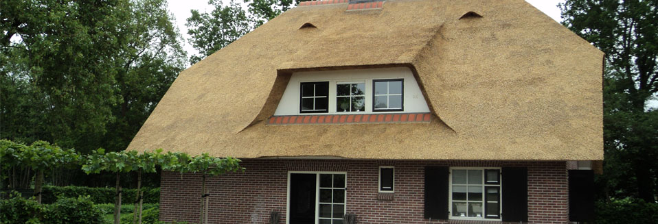 Rietdekkersbedrijf Van Drie en Vliek__Nieuw rieten dak